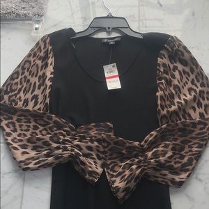 Inc NWT animal print serve top